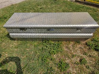 Truck tool box