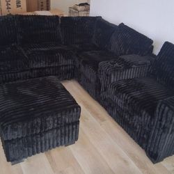 6pcs Sectional Sofa w/cupholders & charging station