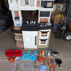 Like New Step2 Kids Kitchen Play Set