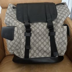 Almost New Gucci  GG Supreme Backpack 