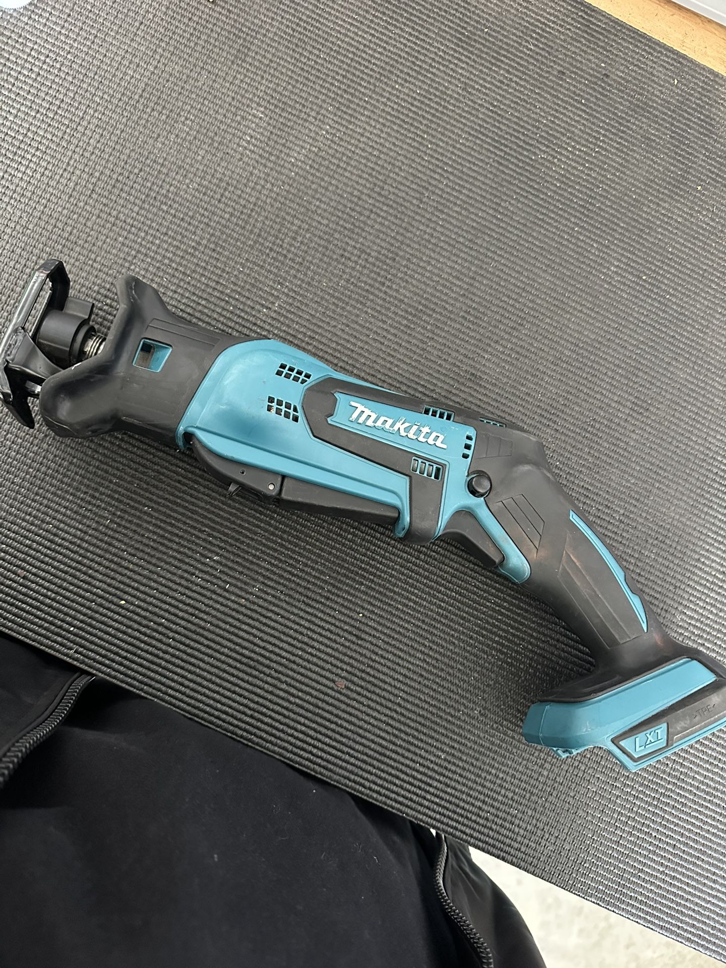 Makita Saw Zall 18v