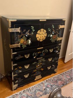 Black Lacquer Chinese Cabinet / Dresser