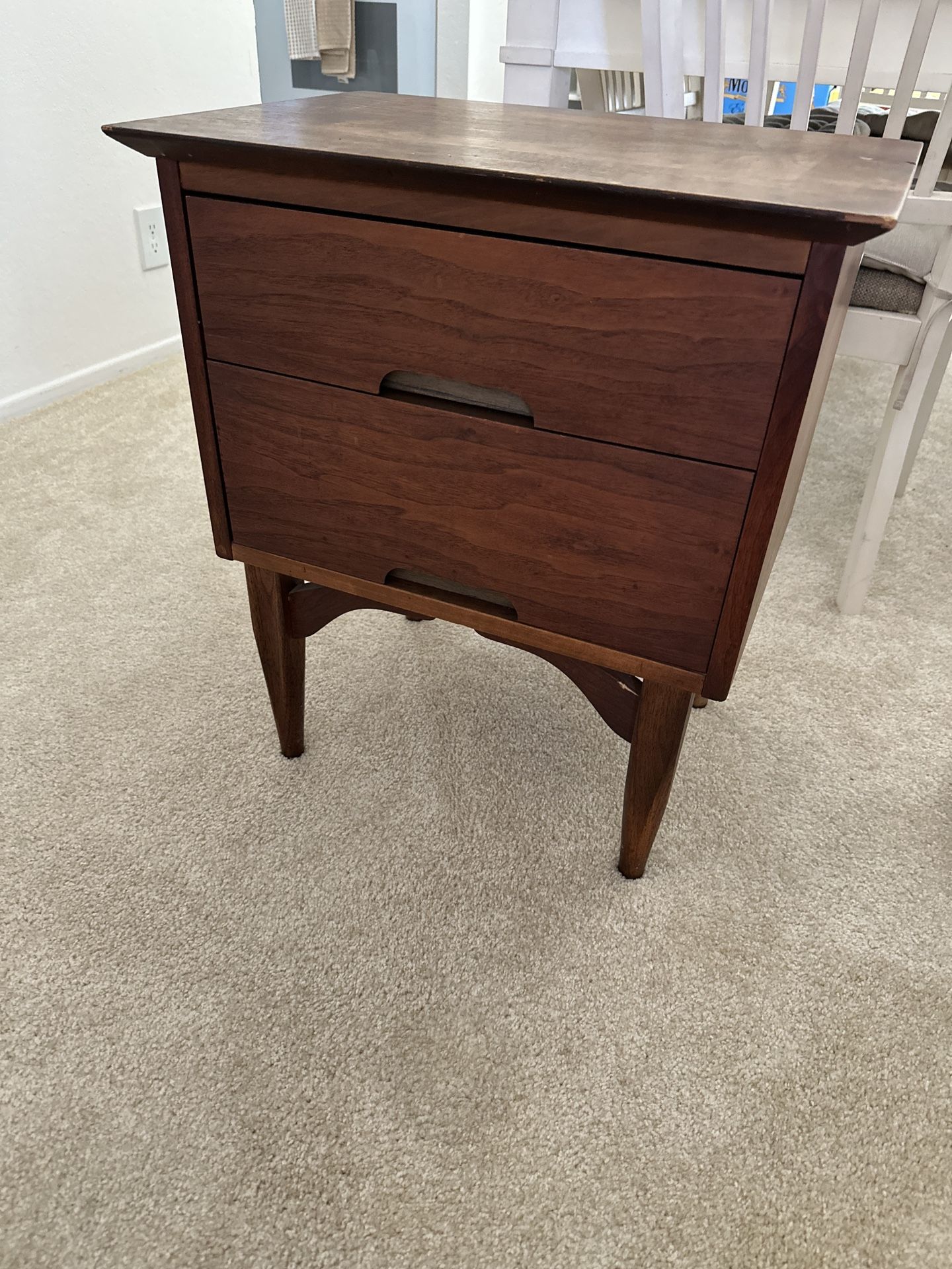 Vega Morris Nightstand