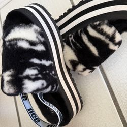 An UGG Disco Marble Slide sandal in the black colorway - like New size 9