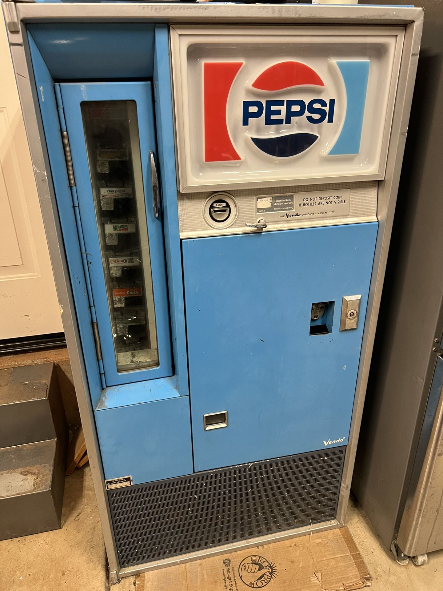 Working Full Size Old School Pepsi Machine