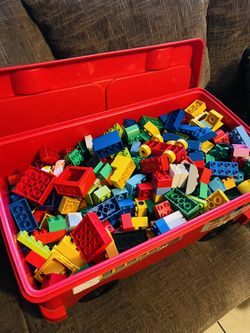 Vintages 1998 LEGO DUPLO Red Firetruck Storage 