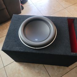 12W7 JL Audio Subwooder with box