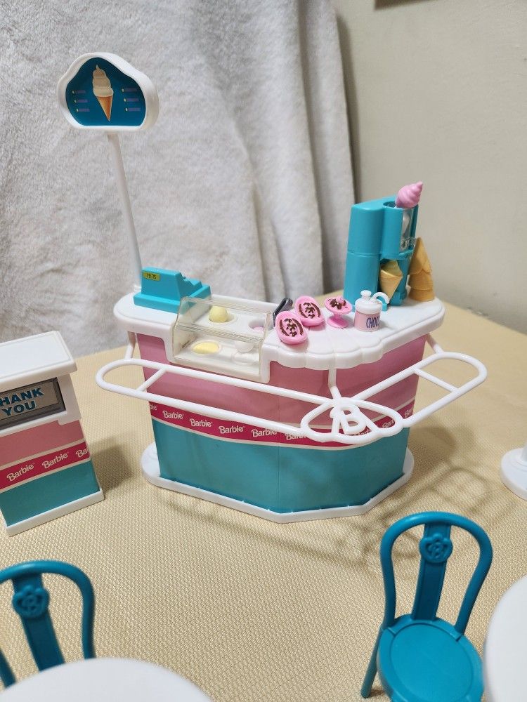 RARE 1995 Mattel Barbie So Much To Do Mall Food Court for Sale in Virginia Beach VA OfferUp
