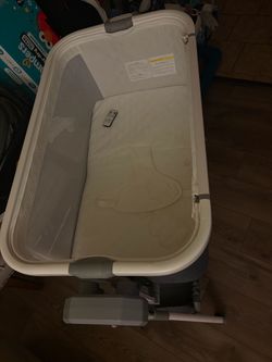 Baby Bassinet with Remote and Mattress