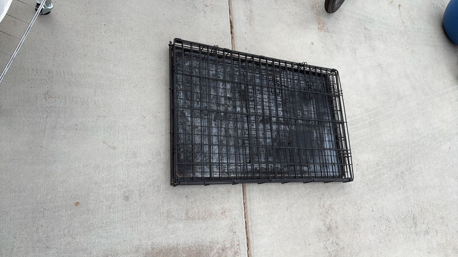 Large Dog Crate With Tray 24. Inch By 36 Inch