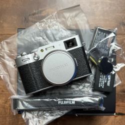 Fujifilm x100v w/ box and accessories *like new*
