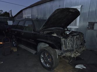 2004 Cadillac Escalade Body Parts