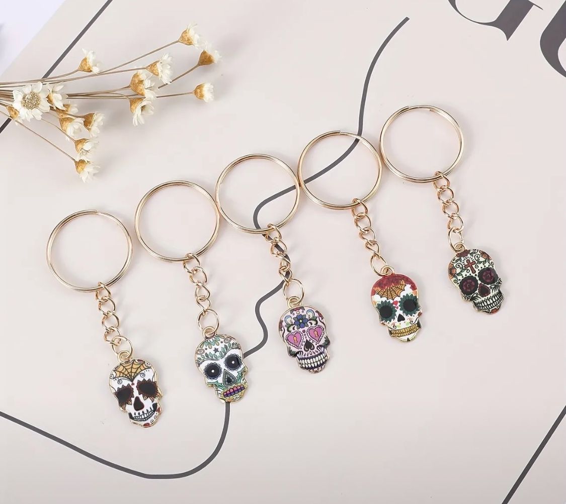 Brand New 5 Piece Skull Spooky Sparkly Keychains Set