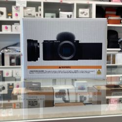 Sony ZV-E10 Kit w/ 16-50mm II