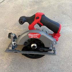 Milwaukee M12 FUEL 12V Lithium-Ion Brushless 5-3/8 in. Cordless Circular Saw (Tool-Only)