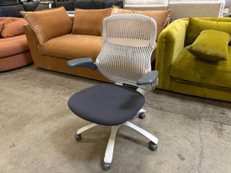 KNOLL Grey Pneumatic Generation Task Office Chair
