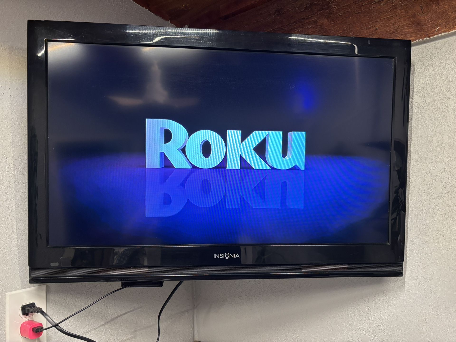 32” TV with Roku