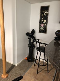 To stand with decoration horse