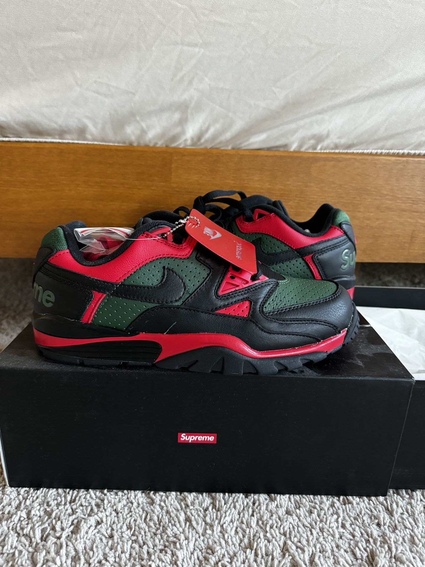 Supreme x Nike Air Cross Trainer Low black/green/red Size 8.5 NEW