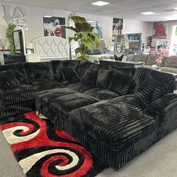 Black Sofa Sectional w/ Pull Out Sleeper