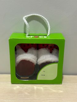NEW Size 2/3c Baby Crocs little Santa helper furry ( For newborn girl )