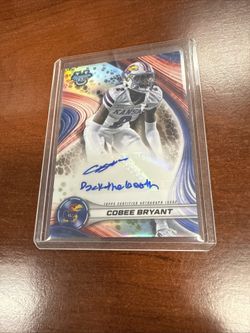COBEE BRYANT 2024 Bowman Best University Refractor Auto + Inscription Kansas Rc
