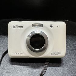 Nikon COOLPIX S30 10.1 MP Digital Camera