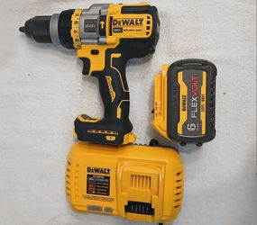 DeWalt DCD999 20V Max 1/2" Cordless Hammer Drill With 6 Ah Battery And Charger