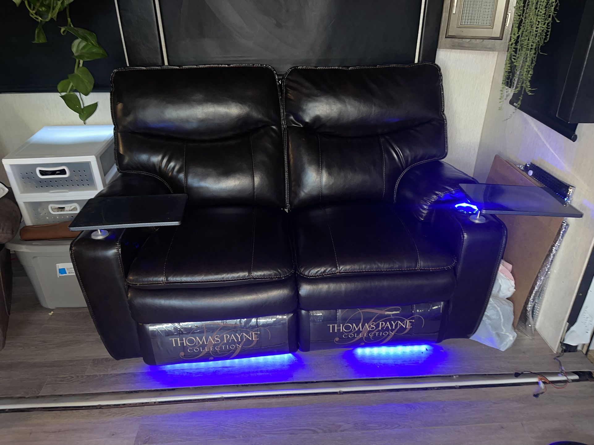 Thomas Payne RV Love Seat