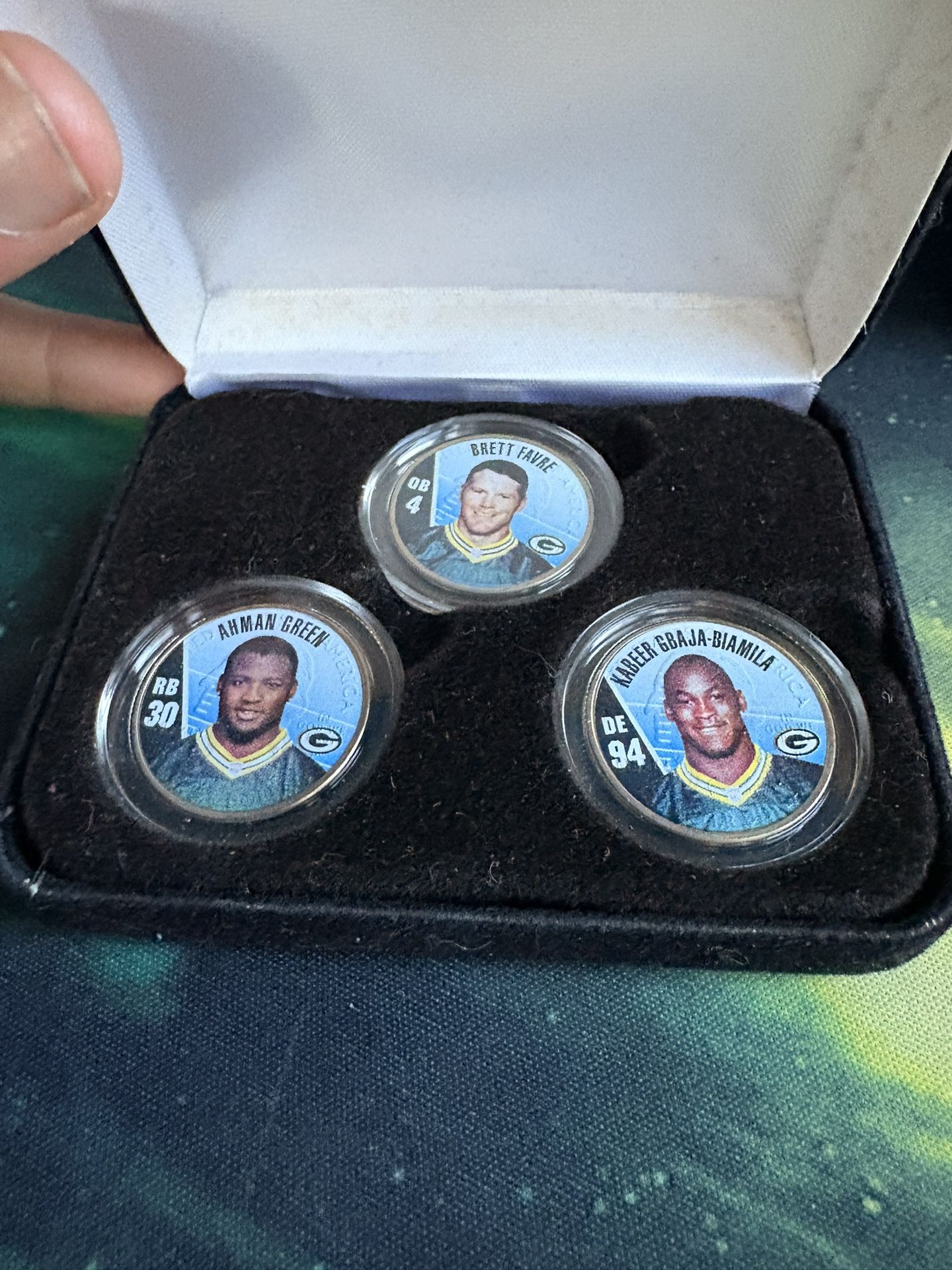 Green Bay 2004 Brett Fabre, Kabeer Ghaja-Biamula, Arman Green State Hood Quarters