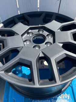 Cybertruck wheel and tire