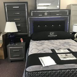 New Queen Bedroom Group 