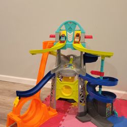 Fisher Price/ Hot Wheels Race Track