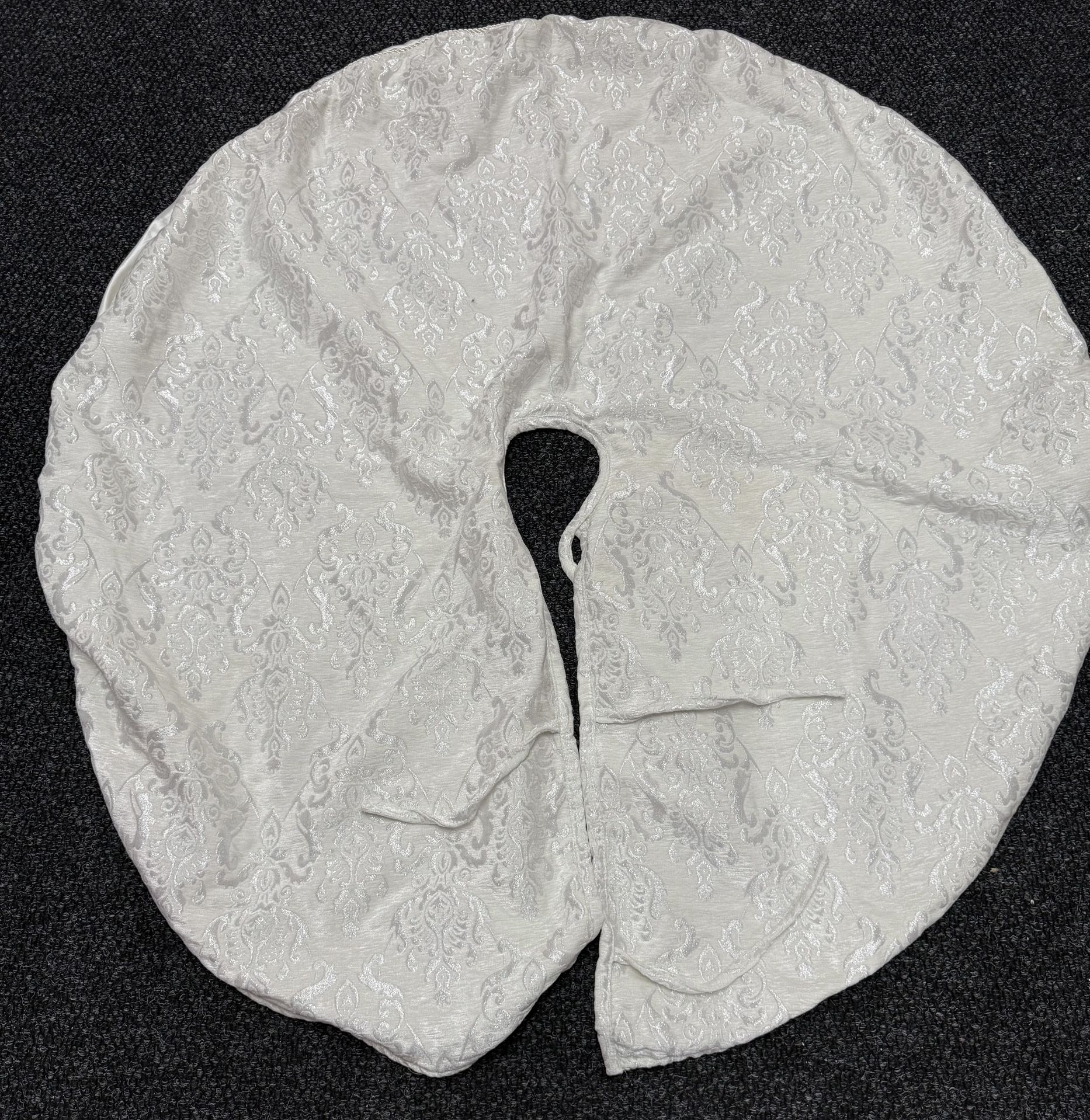 Patterned White Christmas’s Tree Skirt