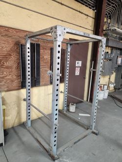 $300 Squat Rack . Homestead 33033. Delivery for extra9
