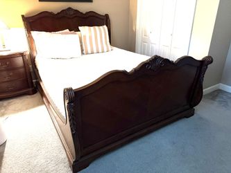 Broyhill Queen Bedroom Set