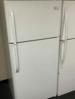 Frigidaire Top Freezer Refrigerator White