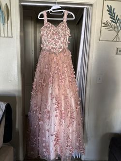 Quinceañera Vestido Con Corona, Ramo, y Crinolina
