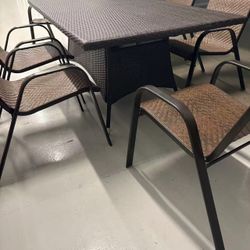 (FREE DELIVERY)Outdoor Large wicker set of 7 PCs Dinning Set