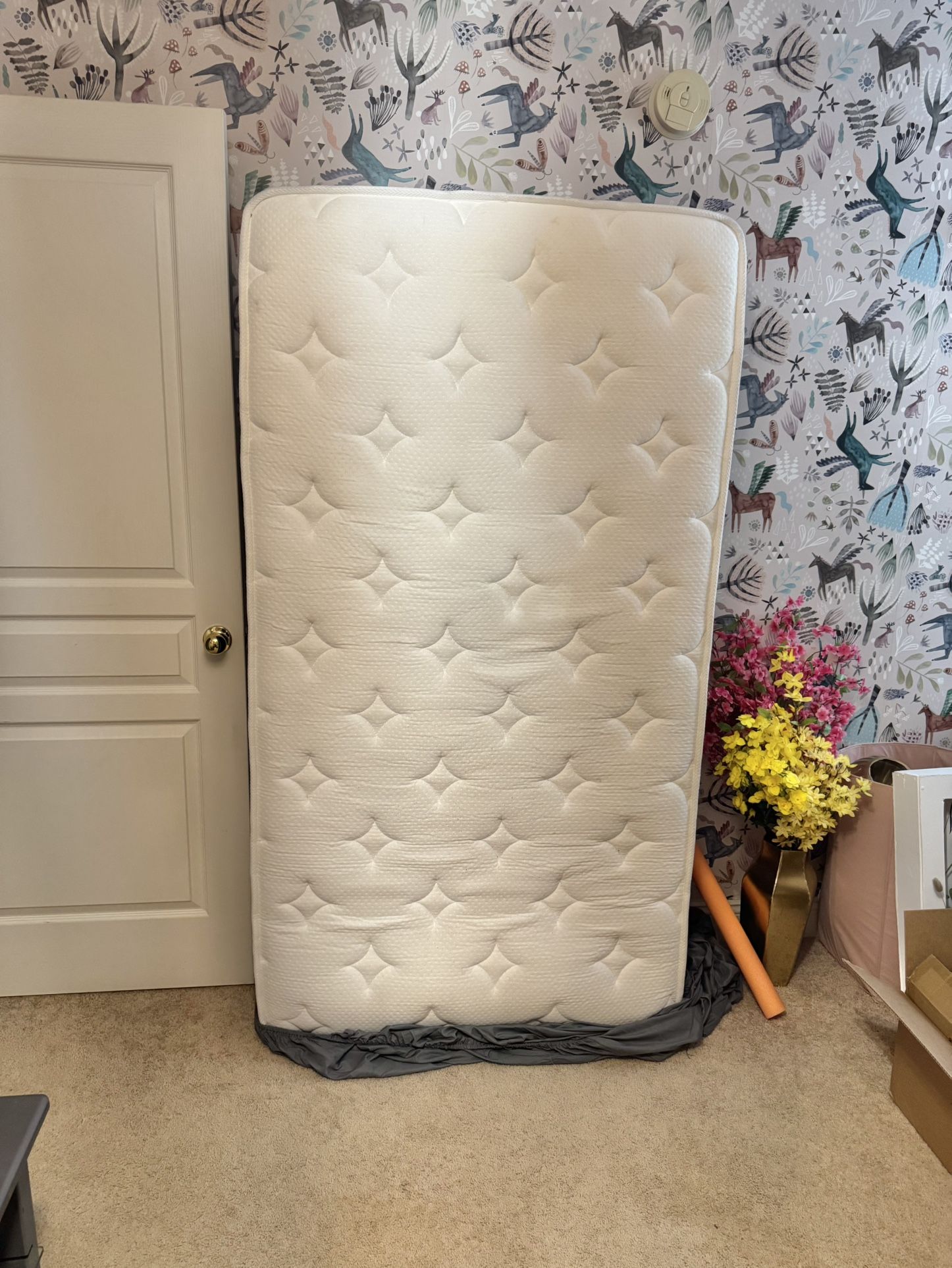 Coolvie 12 Inch Twin Size Mattress, Hybrid Twin Mattress in a Box, 3 Layer Premium Foam with Pocket Springs for Motion Isolation and Pressure Relievin