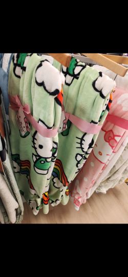 2025 Hello Kitty Blanket 💚