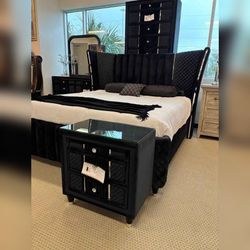 5 Pieces Black Color King Or Queen Bed Set
