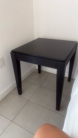BLACK TABLE