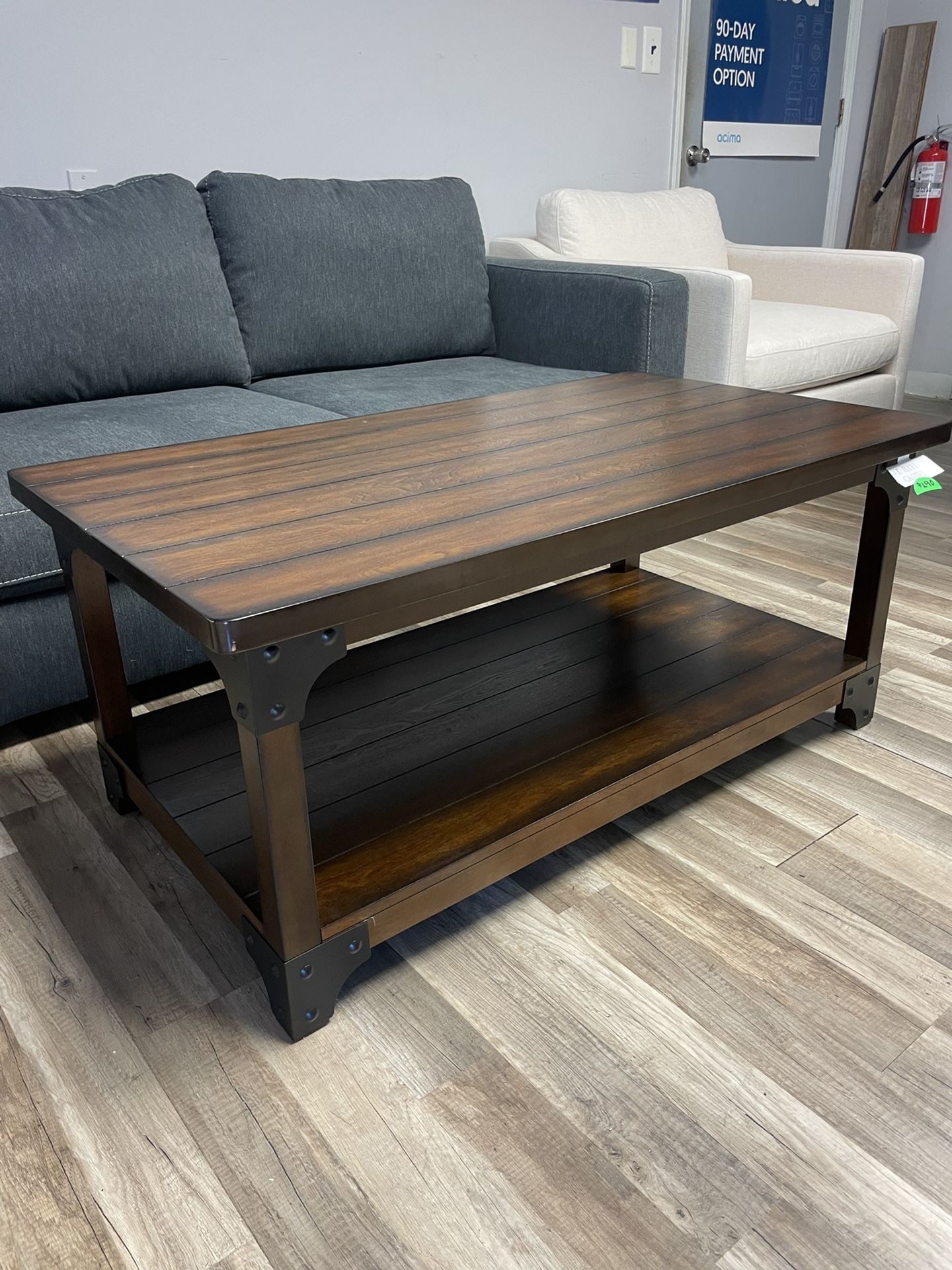 Final Markdown - Industrial coffee table with casters