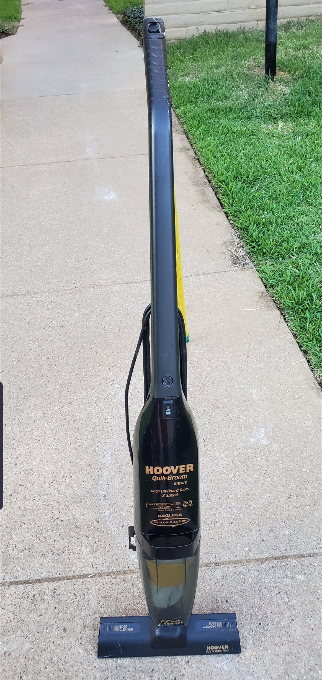 hoover quick broom bagless vacuum cleaner.