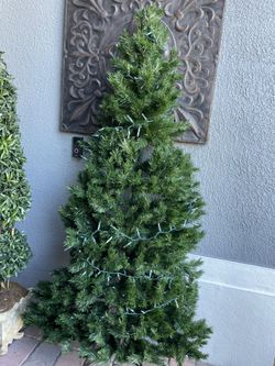 6 1/2 Foot Half Christmas Tree