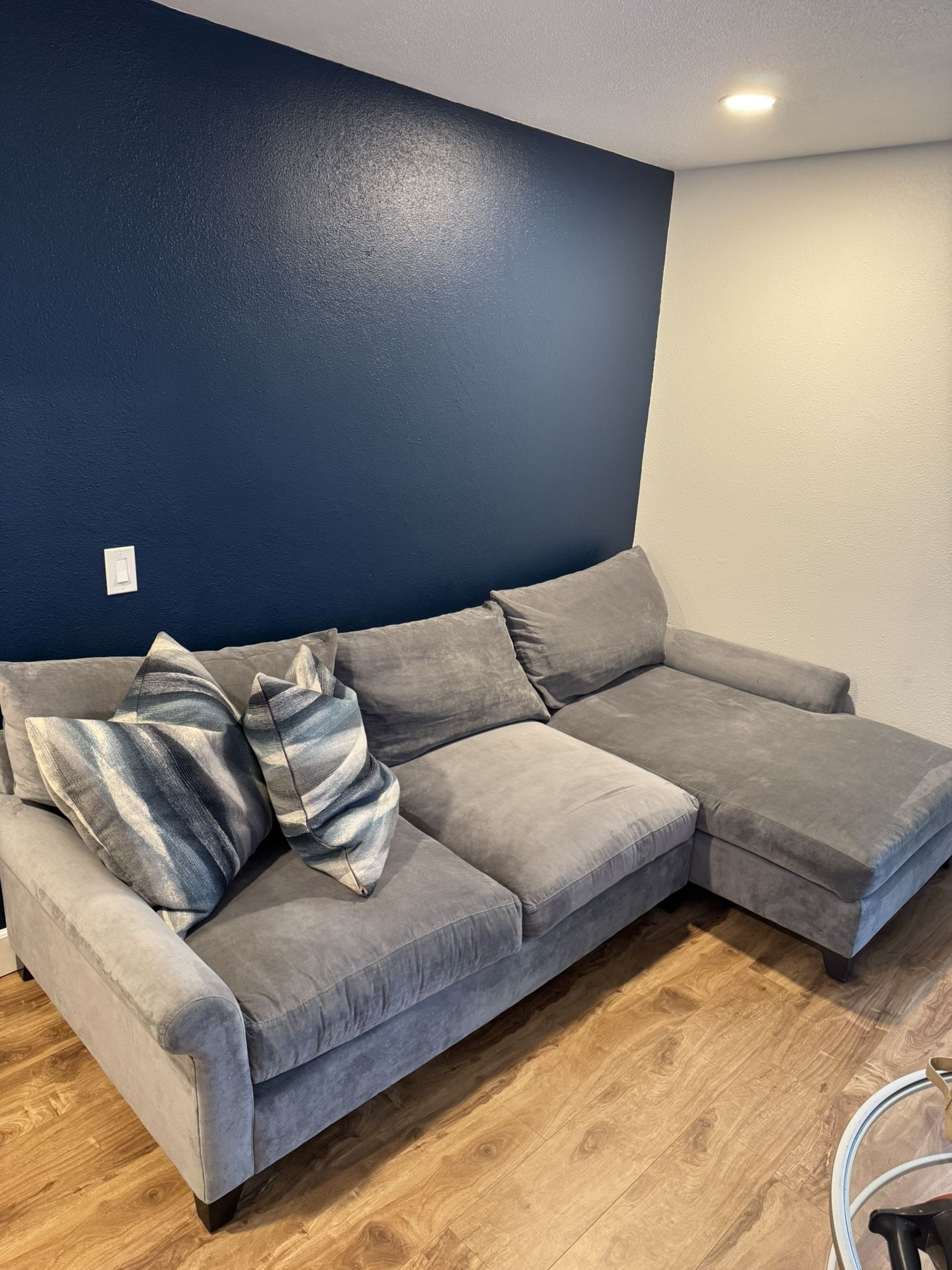 Couch!! (pillows Included)