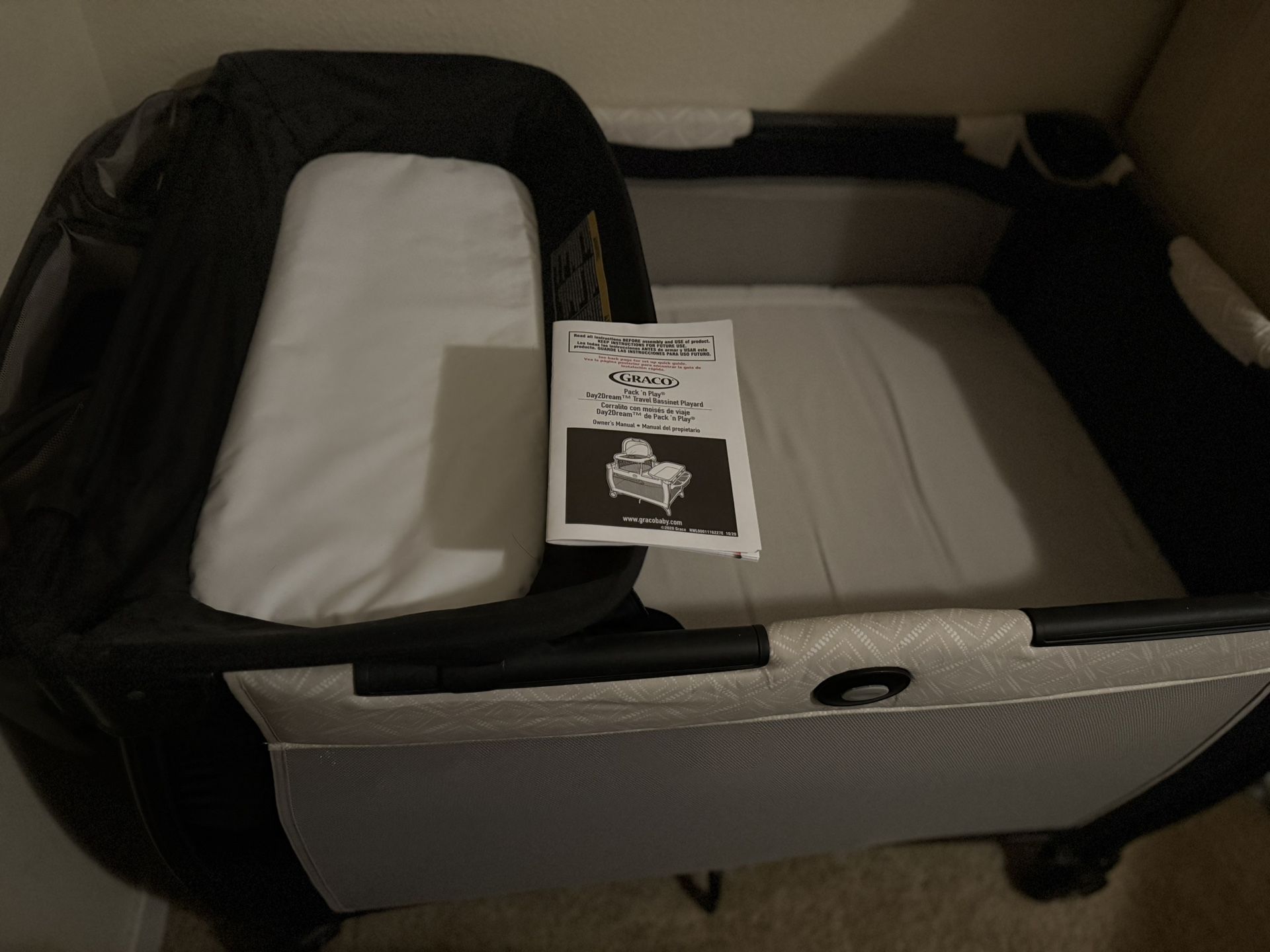 GRACO Pack N Play Day 2 Dream Travel Bassinet Players