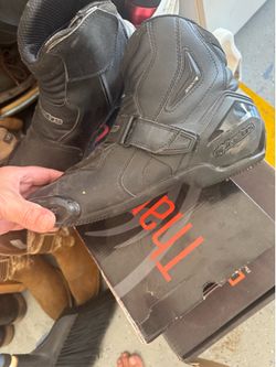 Alpine stars riding boots