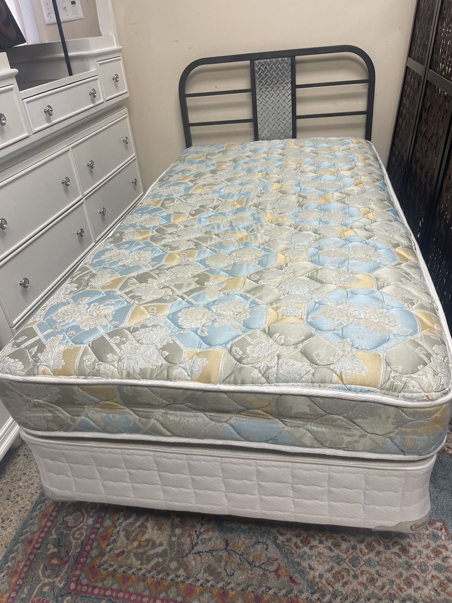 Twin Bed Headboard, Reversible Mattress, Boxspring & Rails 🚚 Extra